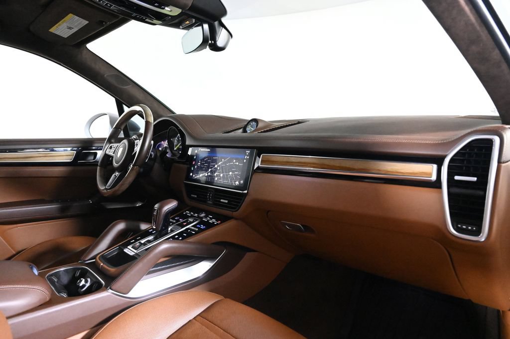 Certified 2023 Porsche Cayenne Turbo S AWD/4WD image 17