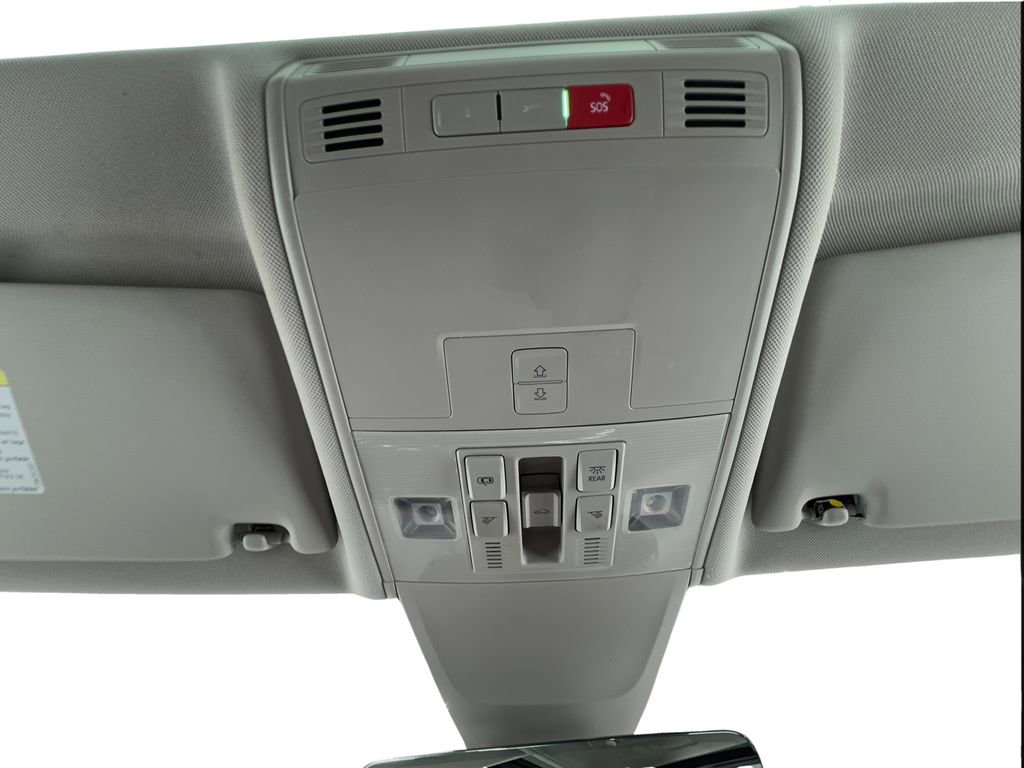 Used 2022 Volkswagen Tiguan SE w/ Panoramic Sunroof Package FWD image 50