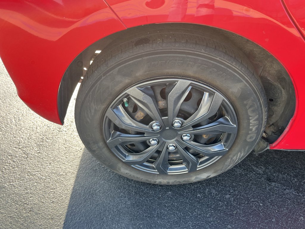 Used 2013 Toyota Yaris LE image 28