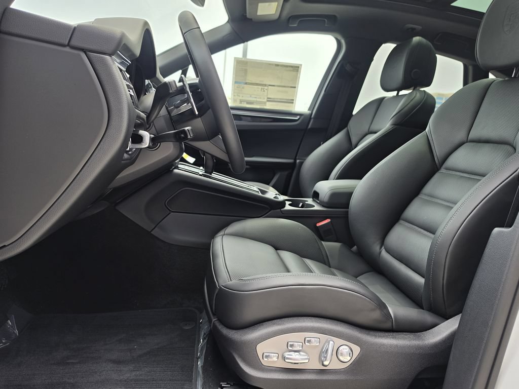 New 2026 Porsche Macan AWD/4WD image 16