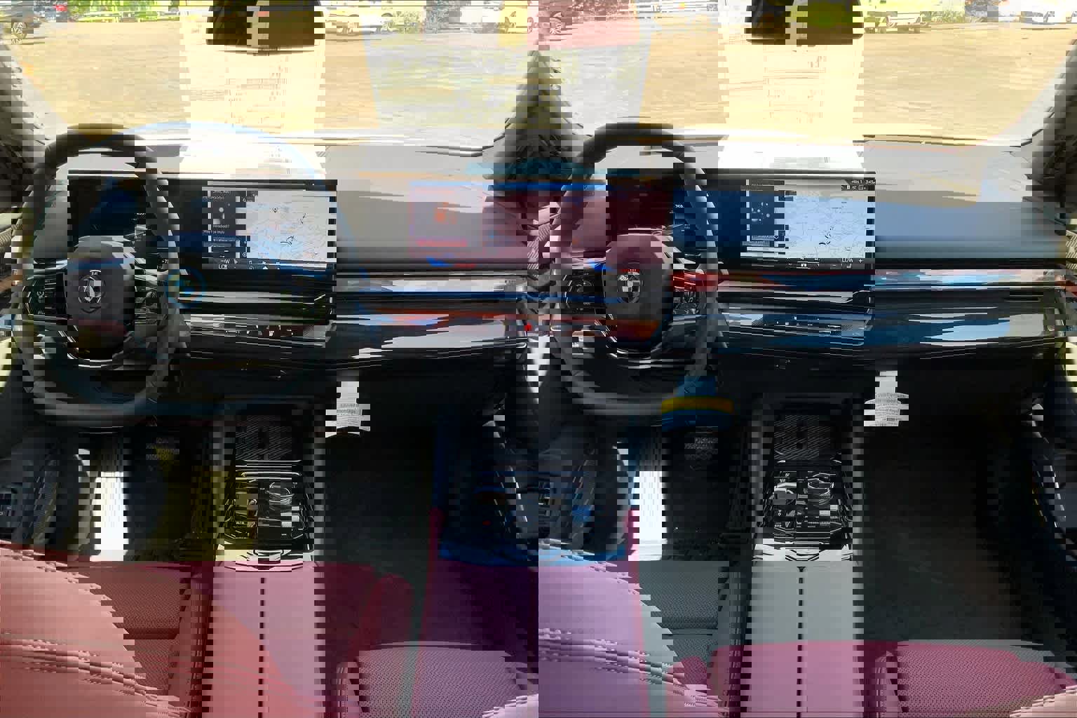 Used 2024 BMW i5 eDrive40i w/ Premium Package image 5