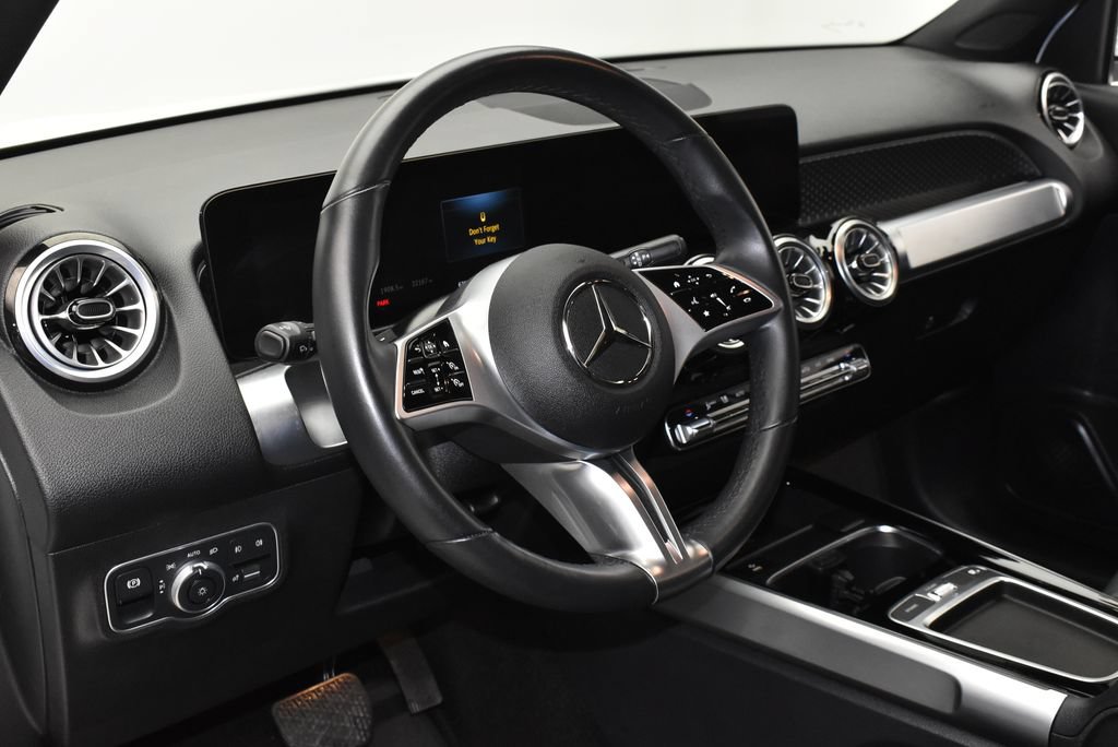 Used 2025 Mercedes-Benz GLB 250 4MATIC image 16