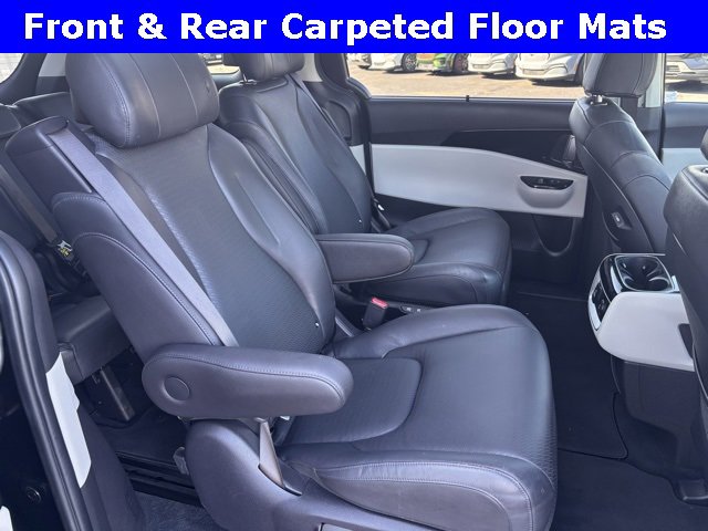 Used 2022 Kia Carnival SX Prestige image 19