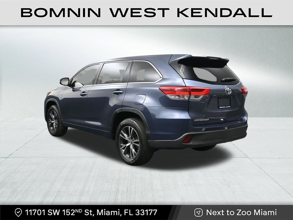 Used 2018 Toyota Highlander LE image 3