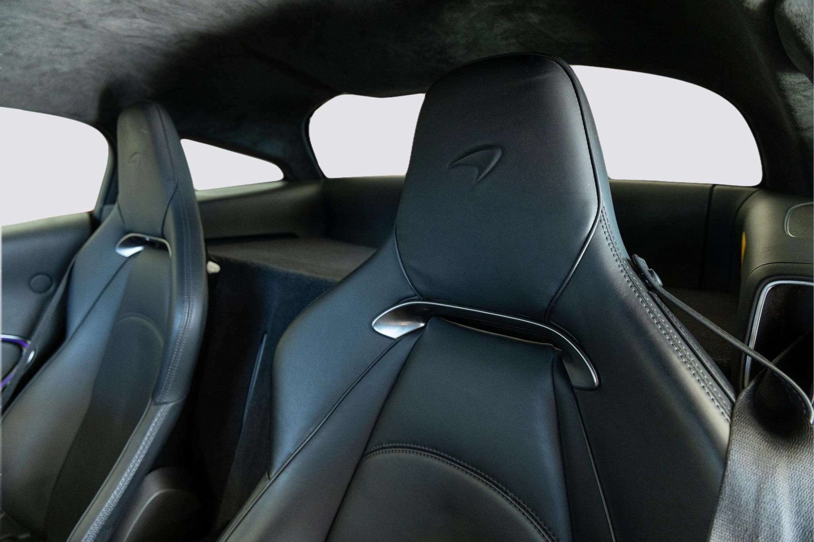 Used 2023 McLaren Artura RWD image 17