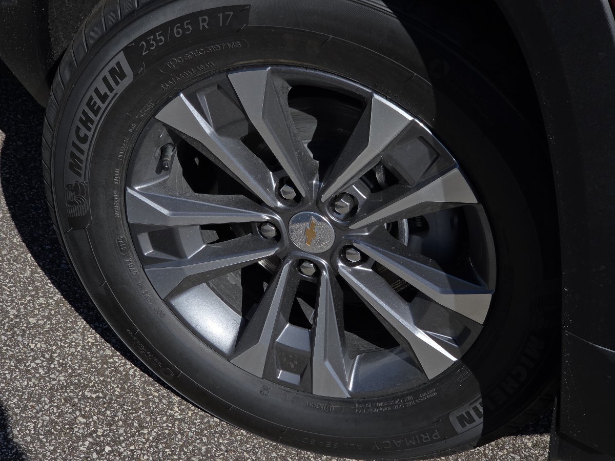 New 2027 Chevrolet Equinox LT w/ Convenience Package II AWD/4WD image 16