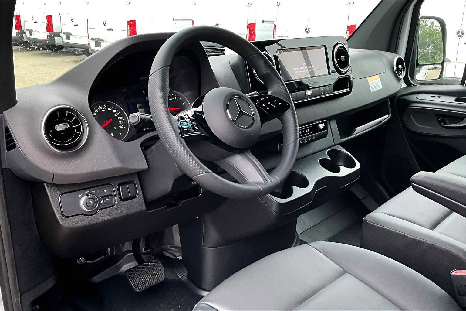 New 2025 Mercedes-Benz Sprinter 2500 image 10