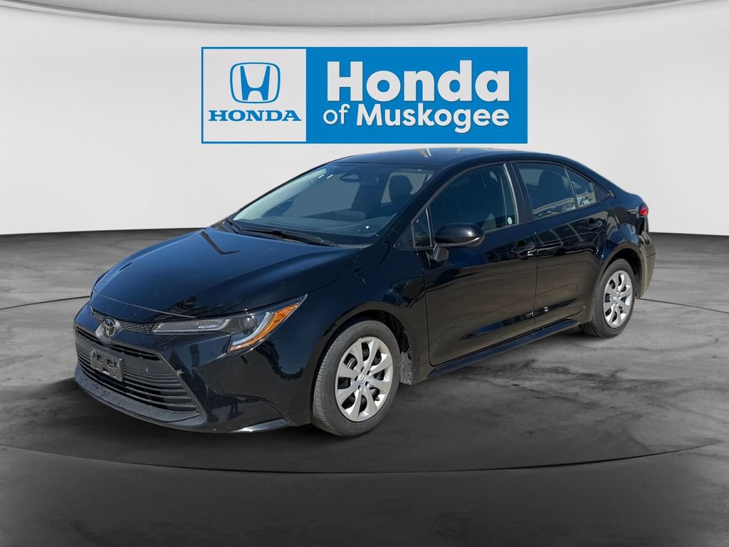 Used 2025 Toyota Corolla LE FWD image 1