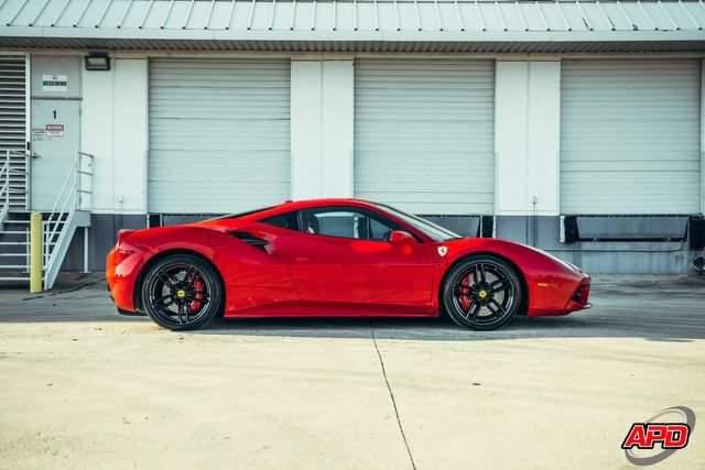 Used 2018 Ferrari 488 GTB RWD image 17