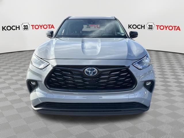 Used 2024 Toyota Highlander XLE image 2
