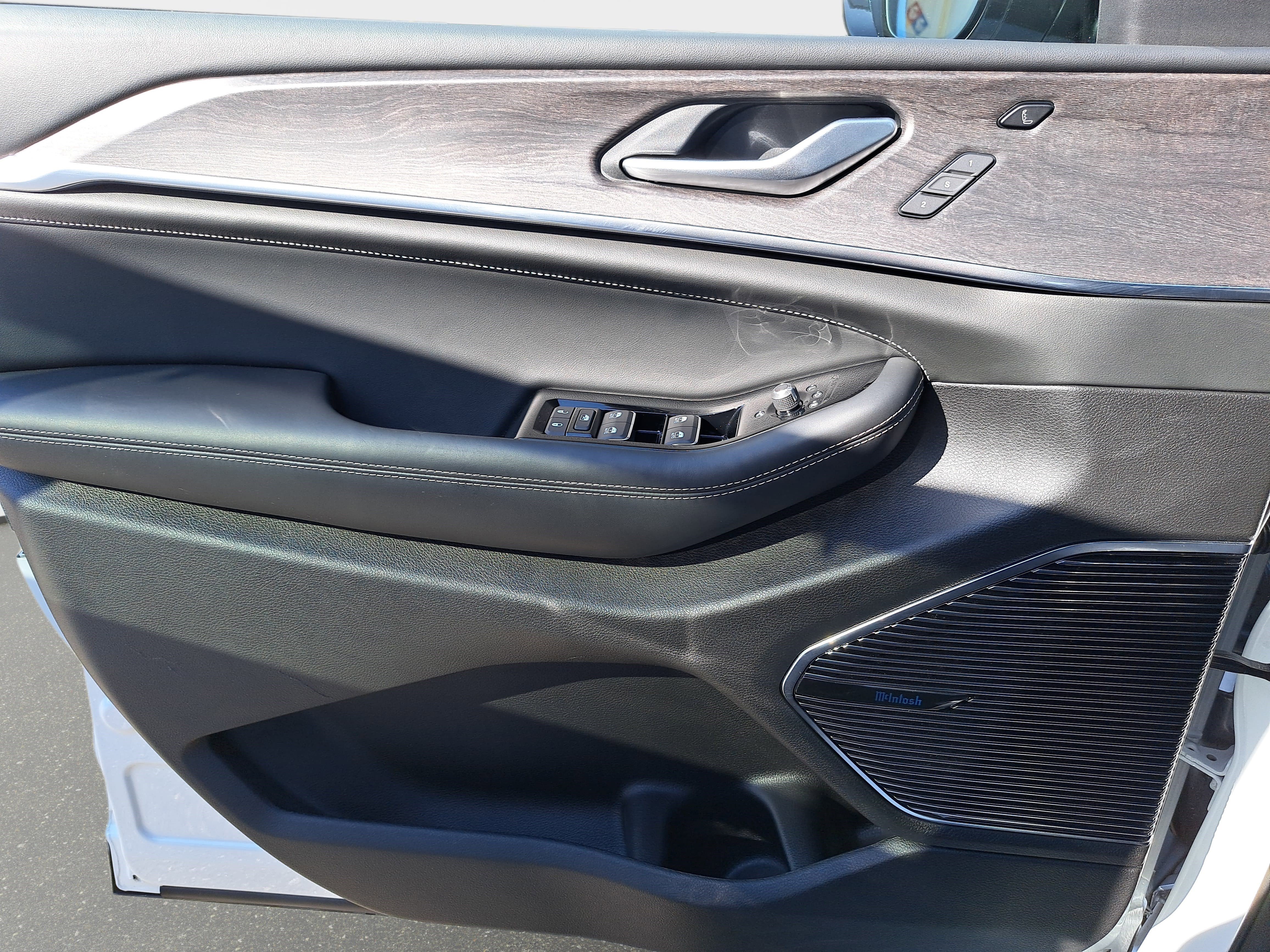 Used 2023 Jeep Grand Cherokee Overland w/ Advanced Protech Group III image 26