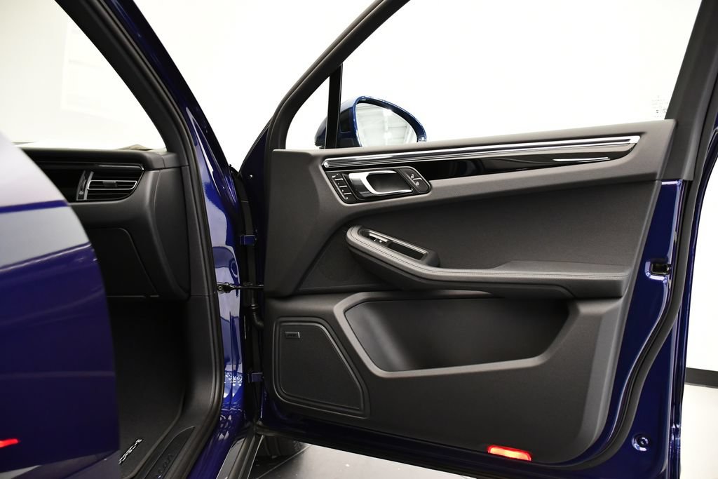 Certified 2026 Porsche Macan AWD/4WD image 47