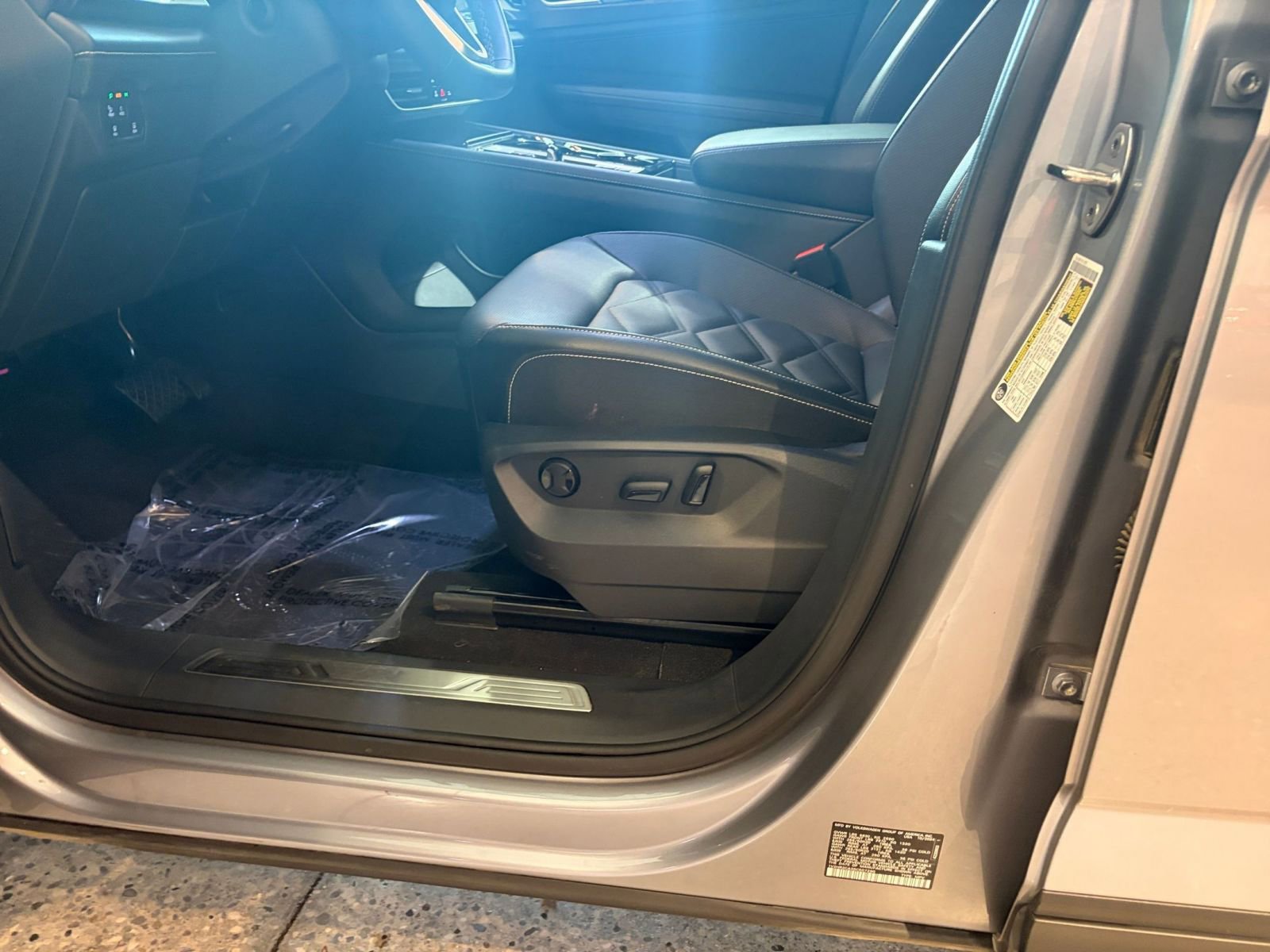 Used 2025 Volkswagen Atlas SE image 23