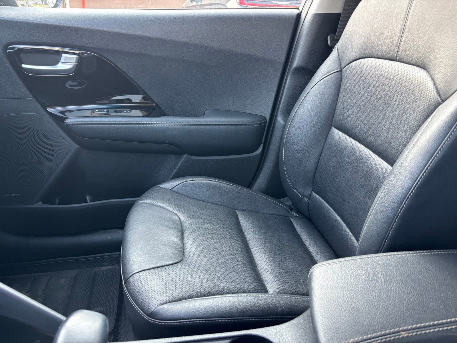 Used 2022 Kia Niro EX Premium image 12