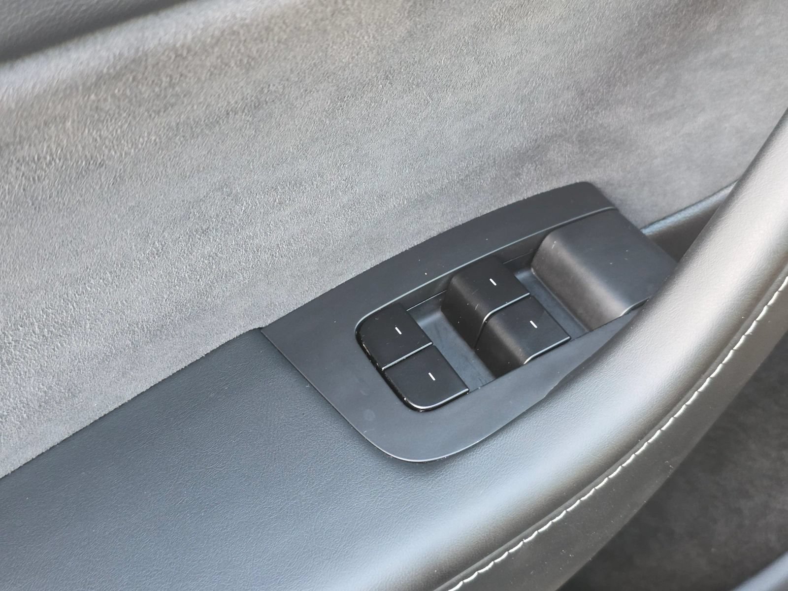 Used 2025 Tesla Model Y Long Range RWD image 18