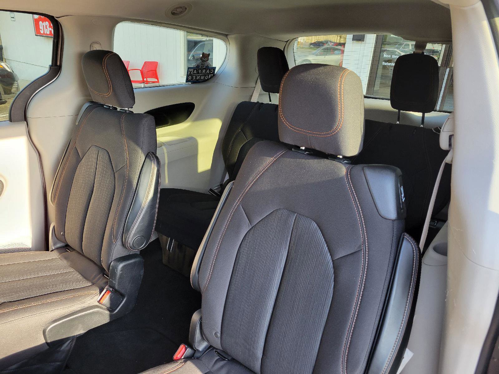 Used 2017 Chrysler Pacifica Touring w/ Tire & Wheel Group image 7