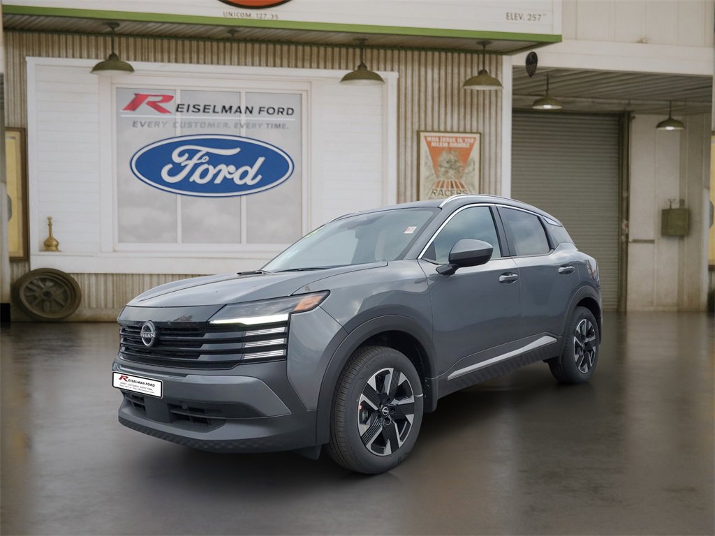 Used 2025 Nissan Kicks SV w/ SV Premium Package image 2