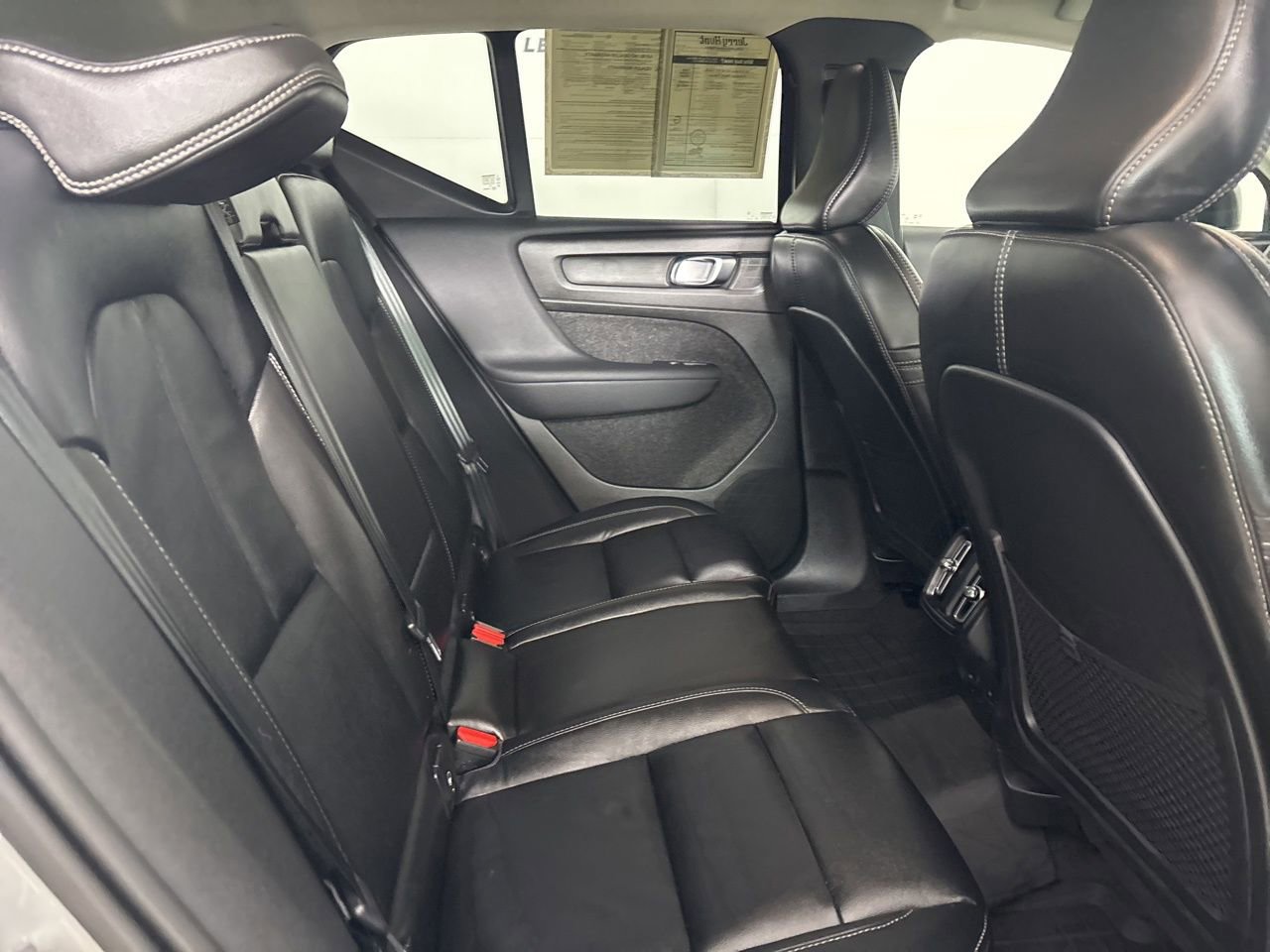 Used 2024 Volvo XC40 B5 Ultimate w/ Protection Package Premier image 25