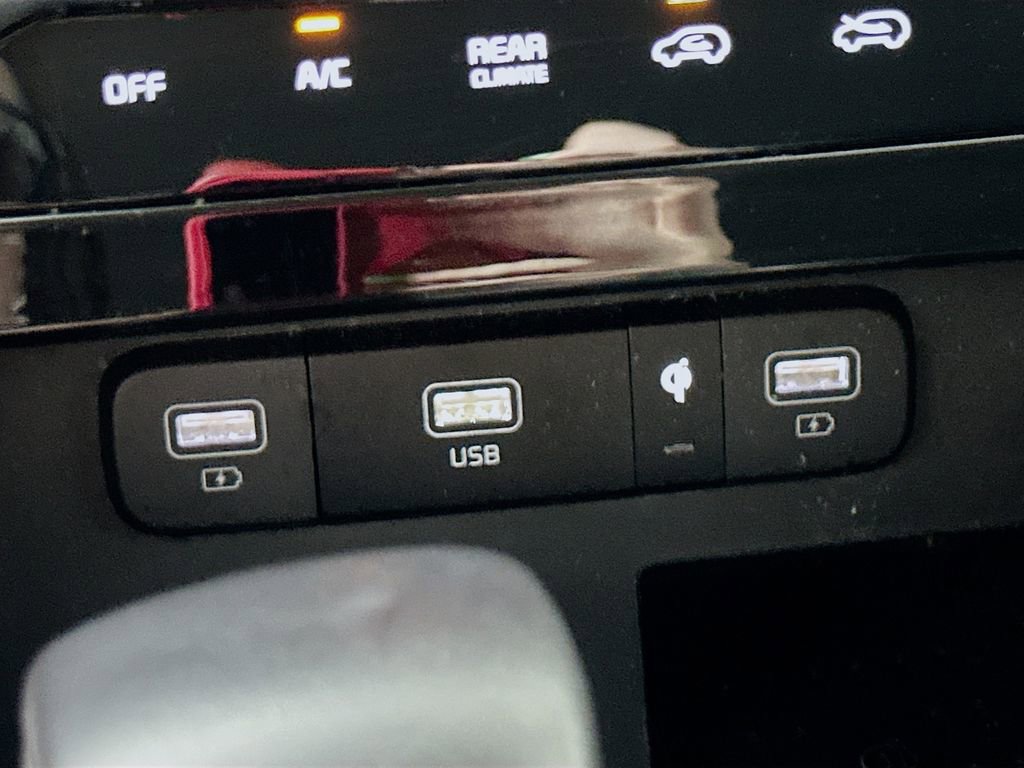 Used 2024 Kia Carnival EX FWD image 34