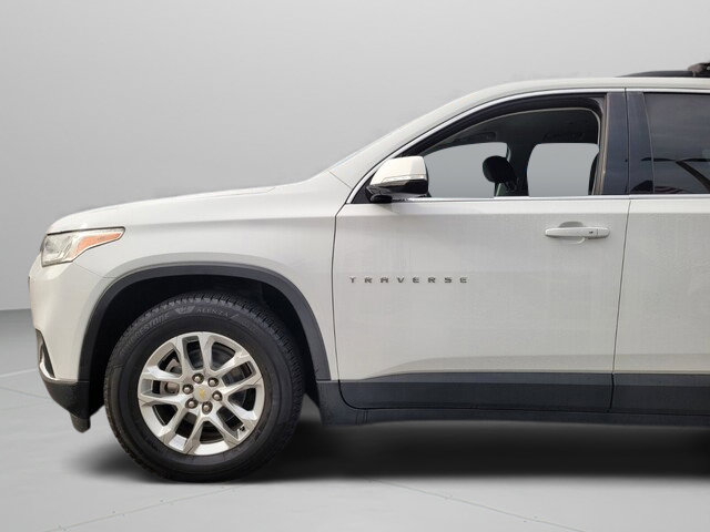 Used 2019 Chevrolet Traverse LT image 16