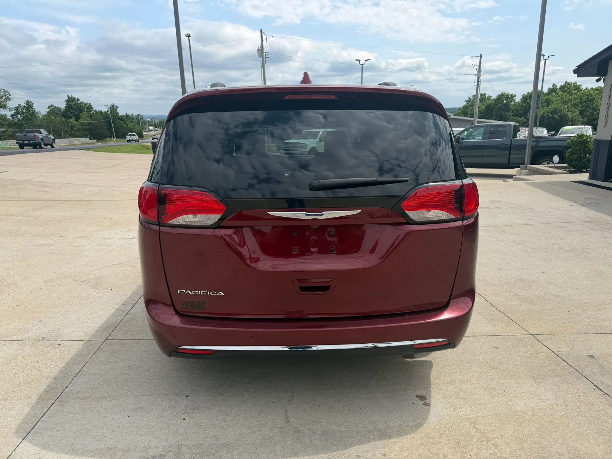 Used 2018 Chrysler Pacifica Touring-L FWD image 8