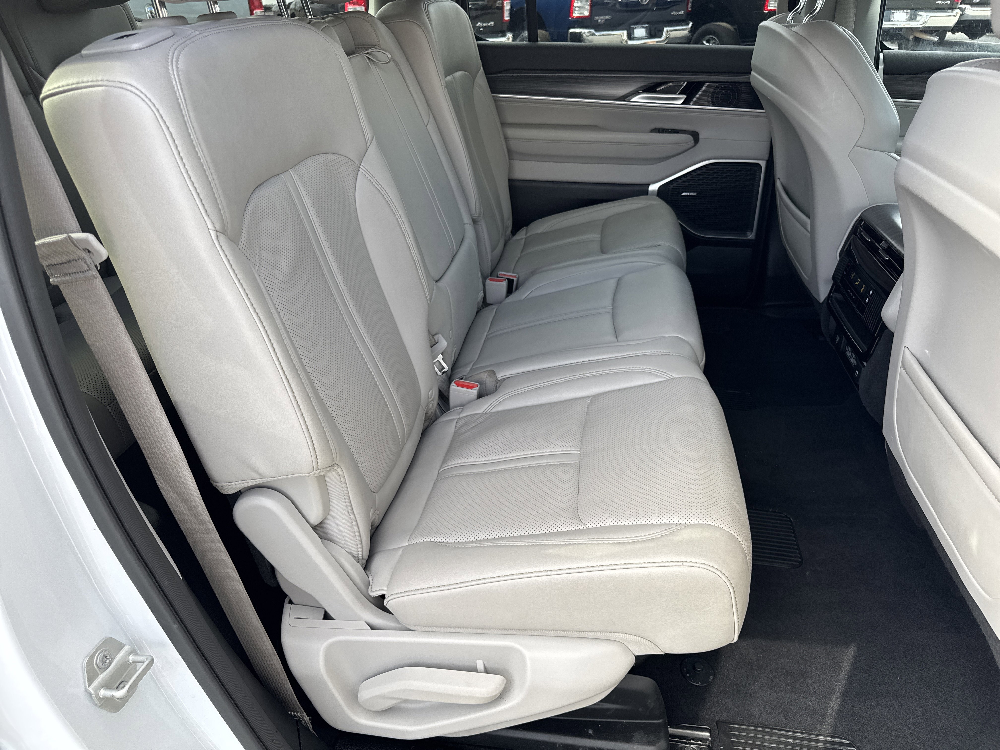 Used 2024 Jeep Wagoneer Series II w/ Flexible Seating Group image 16