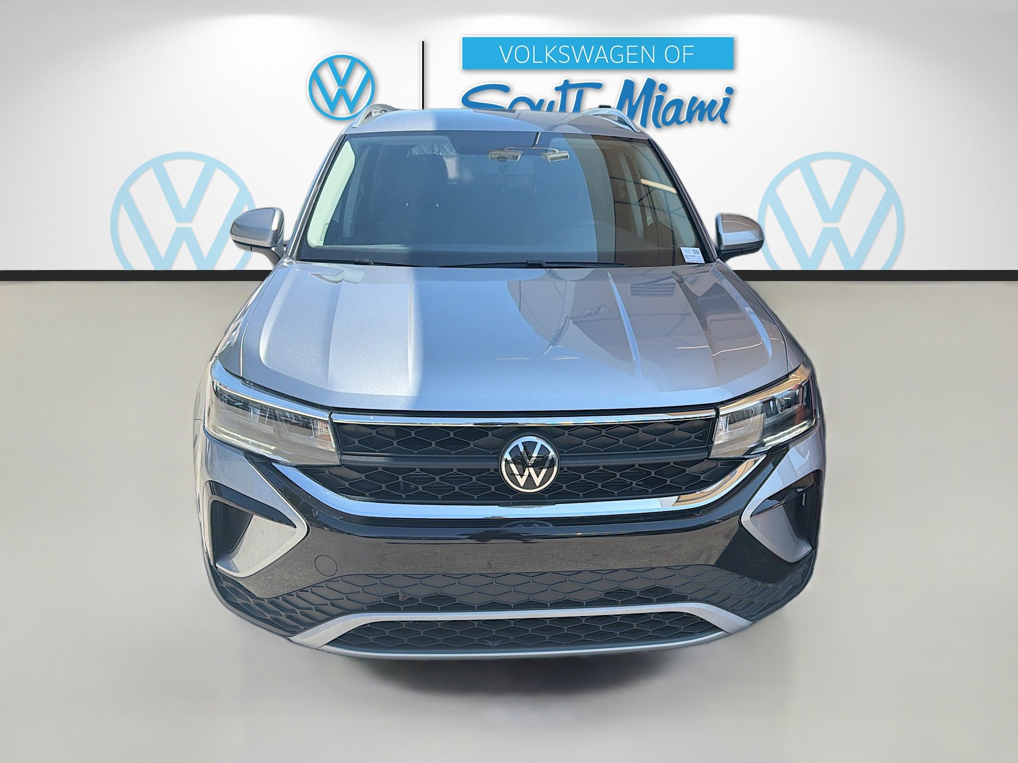 Used 2022 Volkswagen Taos SE FWD image 2