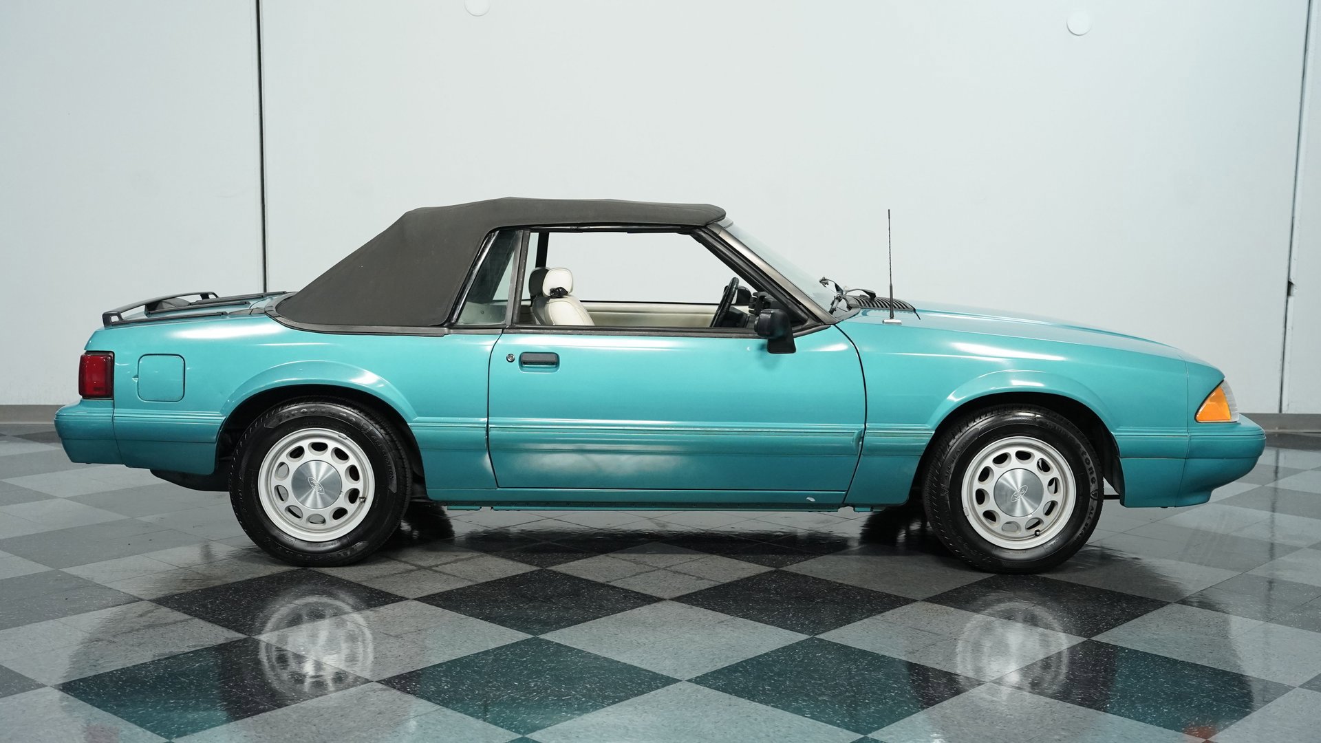 Used 1992 Ford Mustang LX image 12