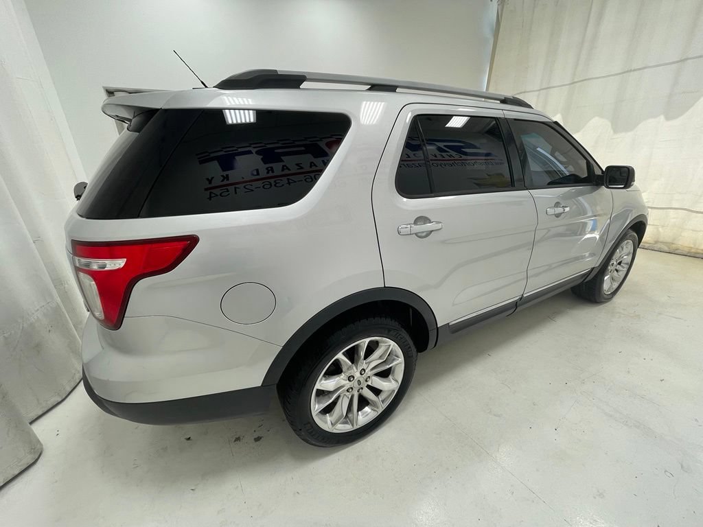 Used 2014 Ford Explorer XLT w/ Equipment Group 202A AWD/4WD image 4