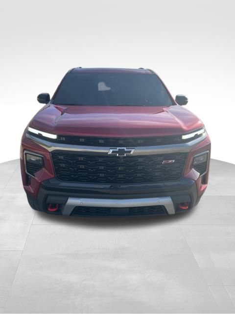 Used 2025 Chevrolet Traverse Z71 w/ Enhanced Driving Package image 3