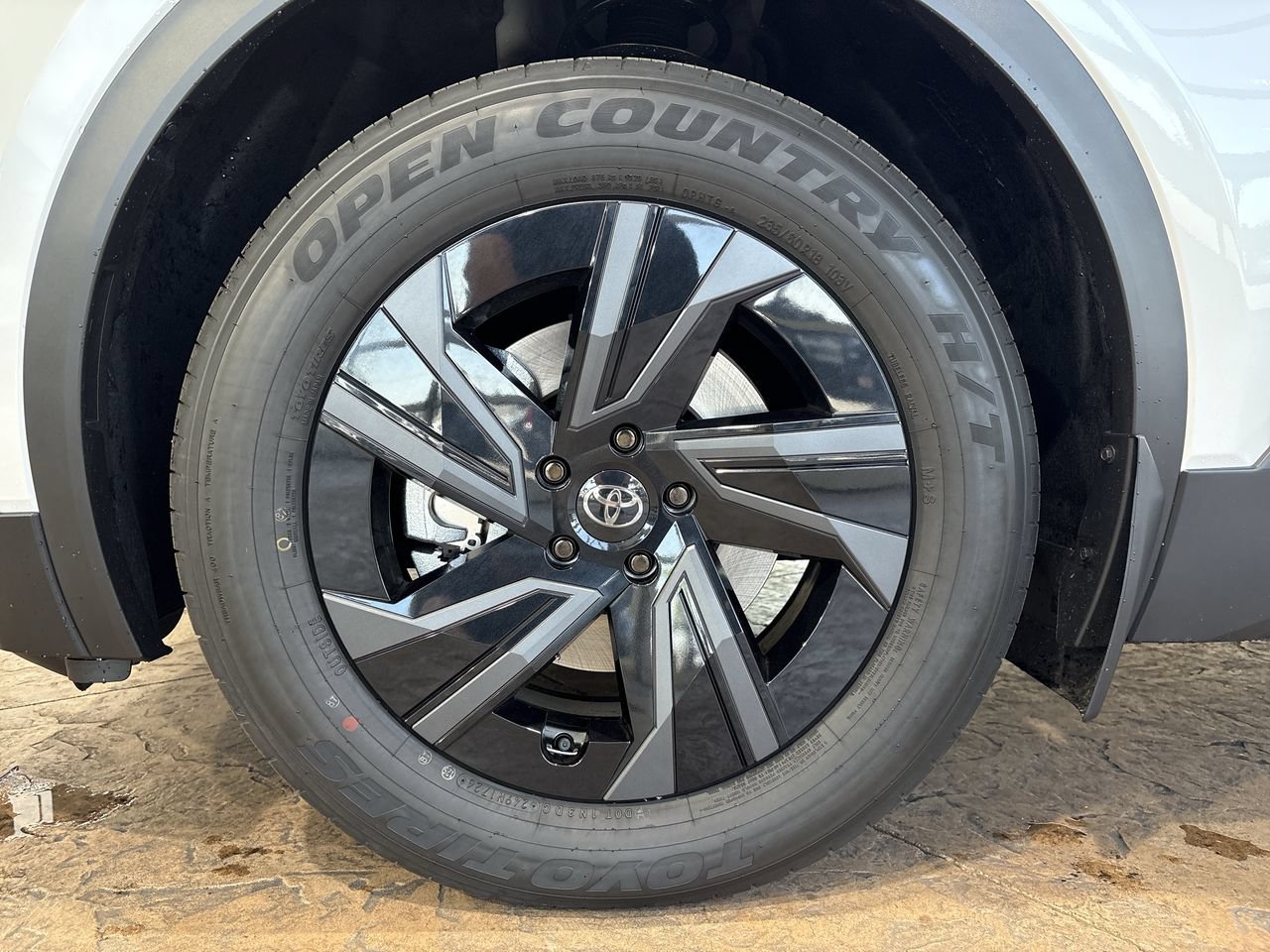 New 2026 Toyota C-HR AWD/4WD image 10