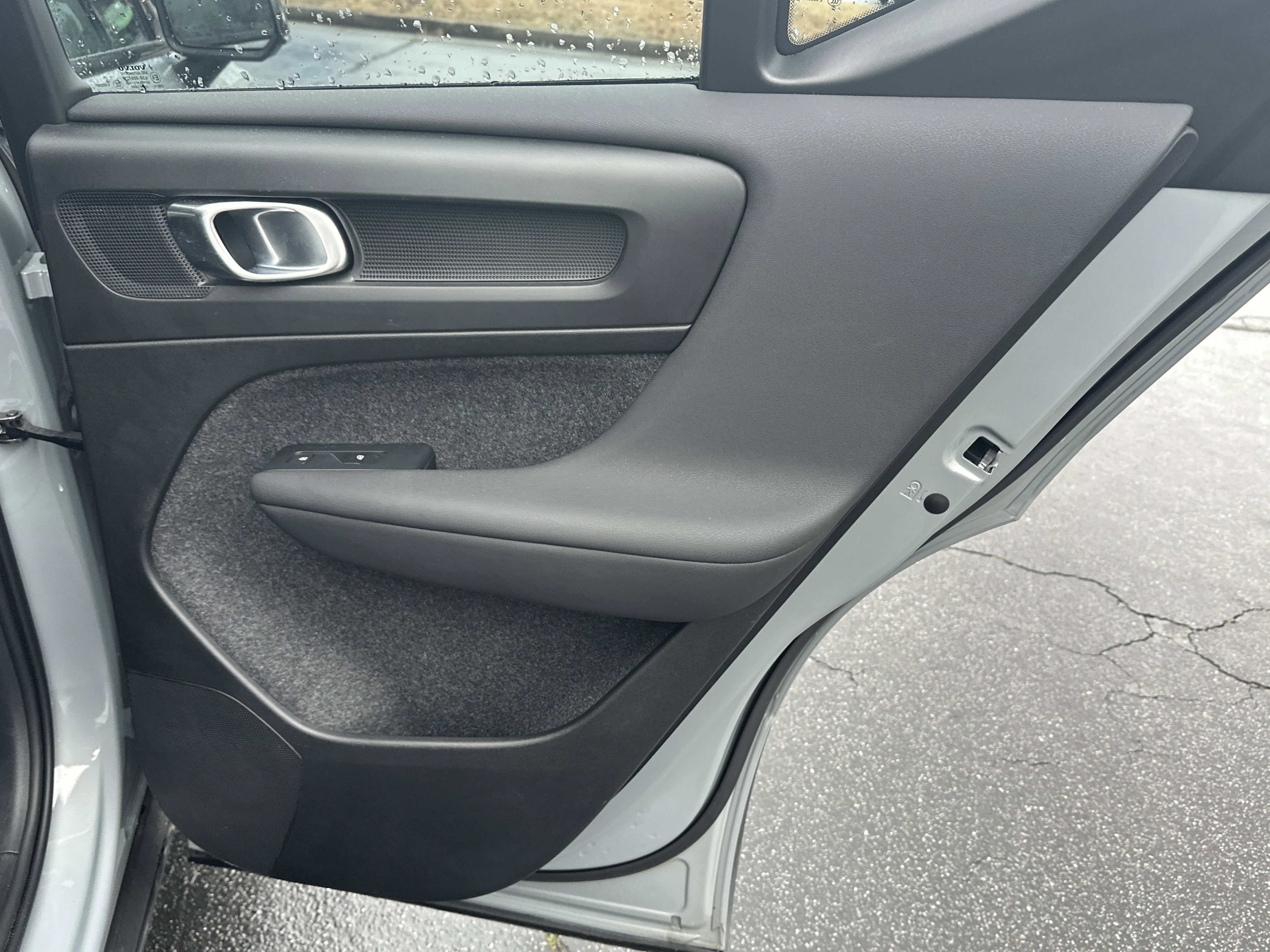 Used 2025 Volvo XC40 B5 Ultra image 19