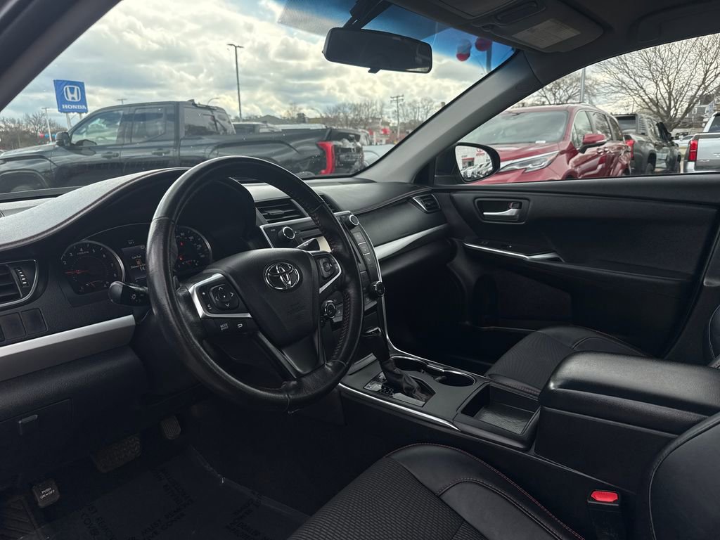 Used 2016 Toyota Camry SE w/ Protection Package (Q2) image 13