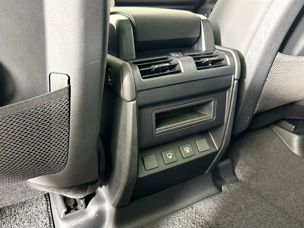 Used 2025 Land Rover Defender 110 X-Dynamic SE image 16