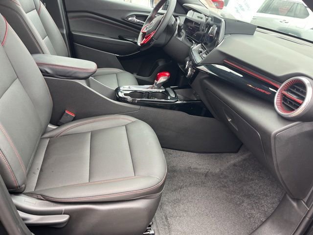 Used 2025 Chevrolet Trax RS w/ Sunroof Package image 26