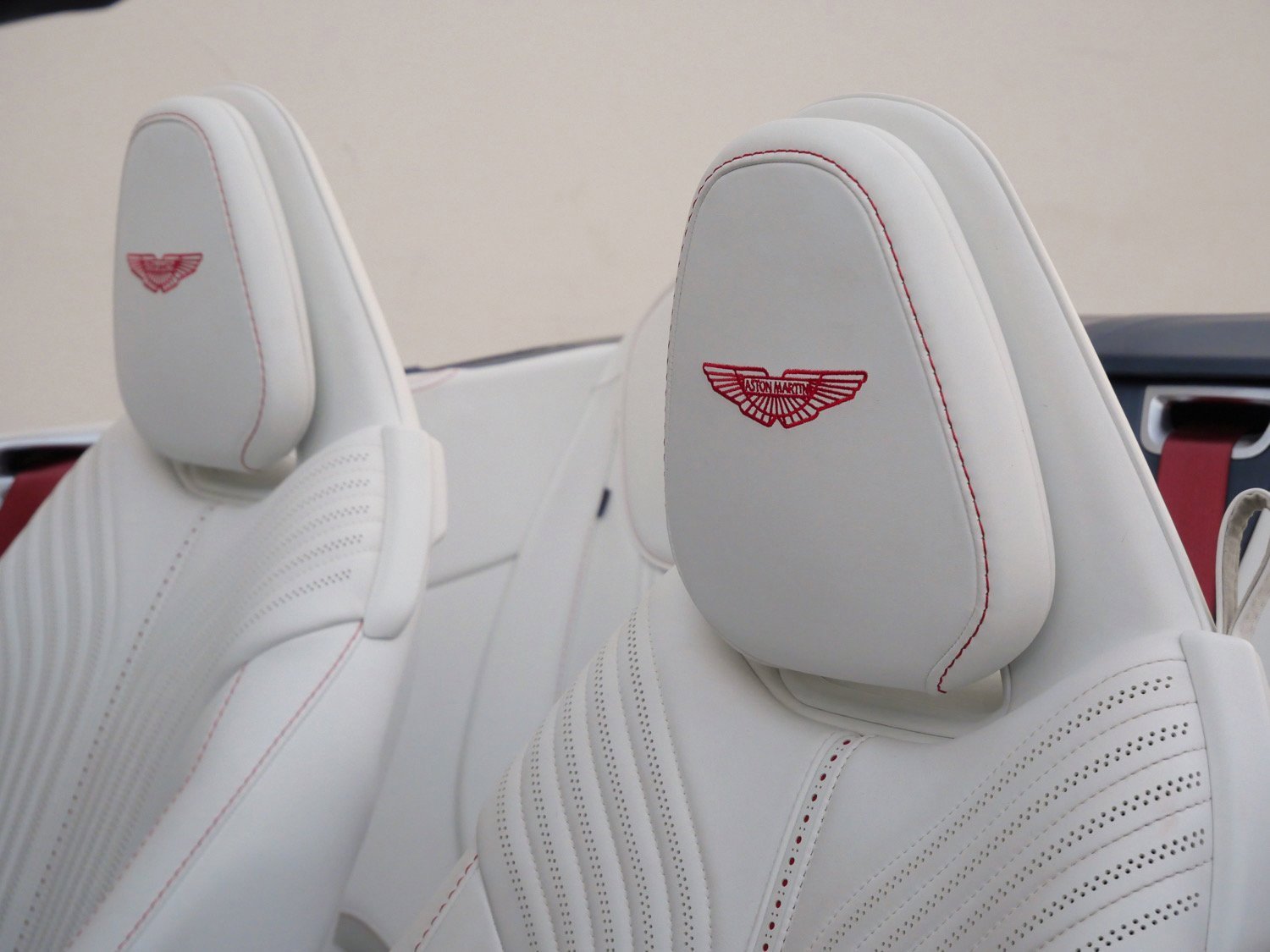 Used 2023 Aston Martin DB11 Volante image 5