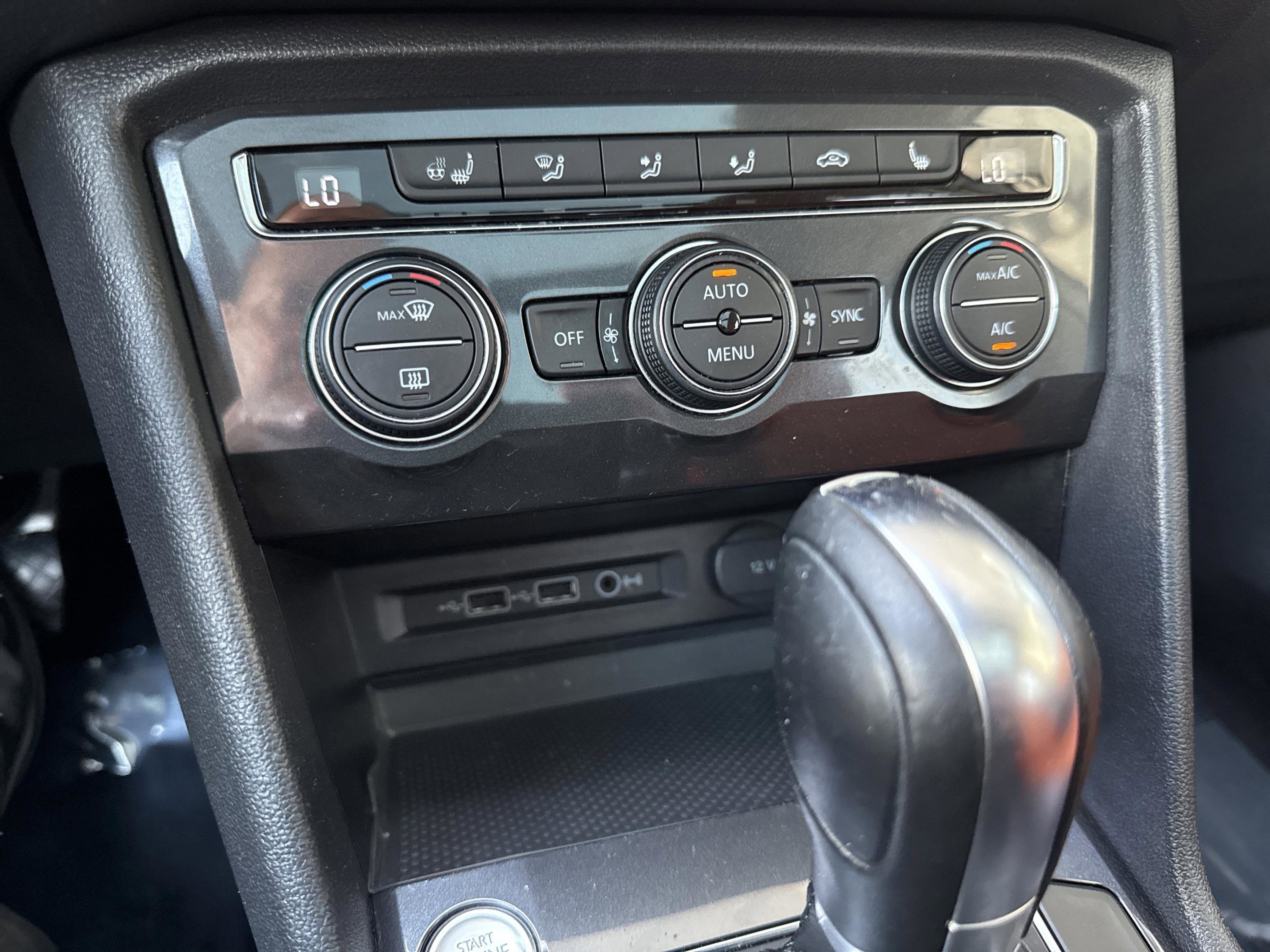 Used 2019 Volkswagen Tiguan SEL Premium image 14