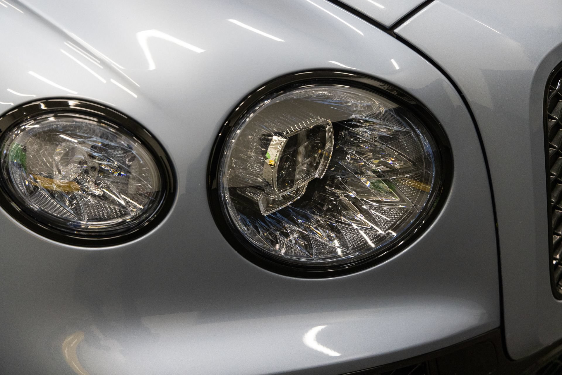 Used 2024 Bentley Flying Spur Plug-In Hybrid AWD/4WD image 27