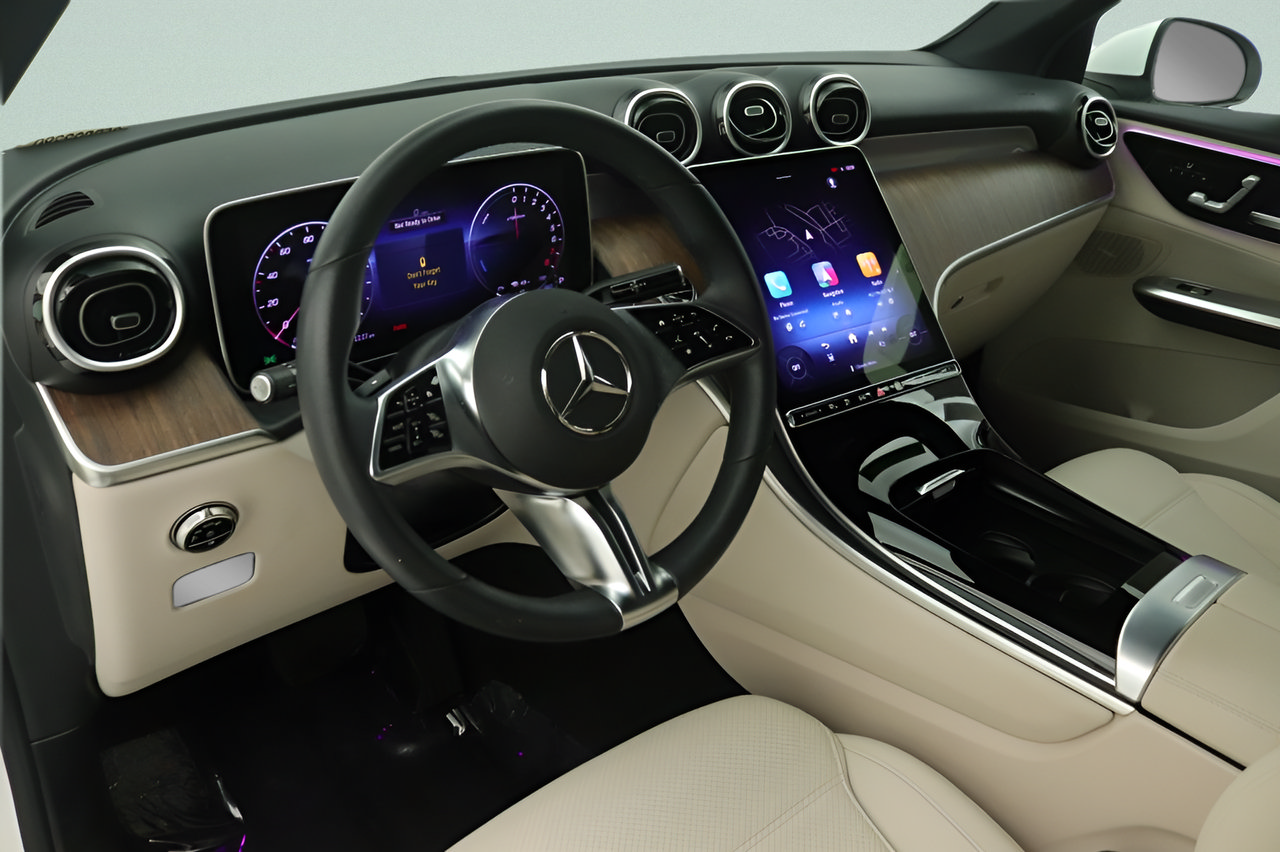 Used 2025 Mercedes-Benz GLC 350e 4MATIC image 14