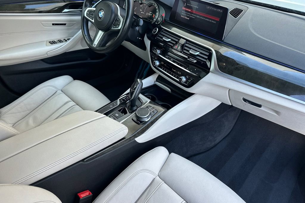 Used 2019 BMW 530e w/ M Sport Package image 16