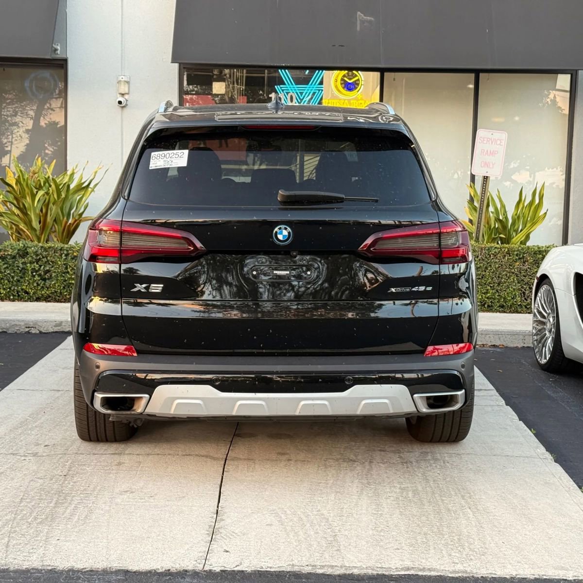 Used 2023 BMW X5 xDrive45e w/ Climate Comfort Package image 8
