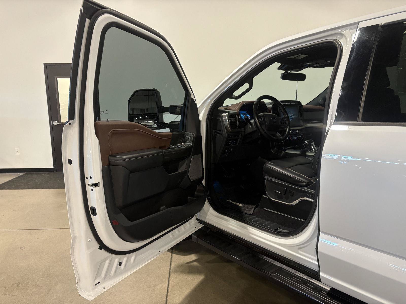 Used 2023 Ford F150 Lariat w/ Max Trailer Tow Package AWD/4WD image 10