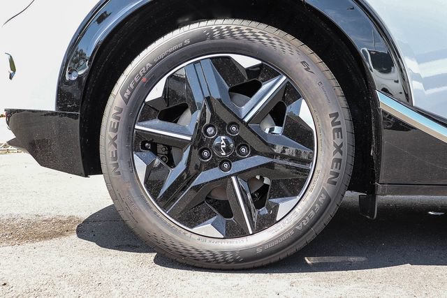 New 2026 Kia EV6 Wind RWD image 18