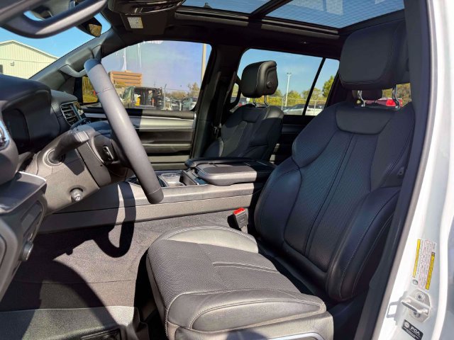 Used 2023 Jeep Wagoneer Series II AWD/4WD image 16