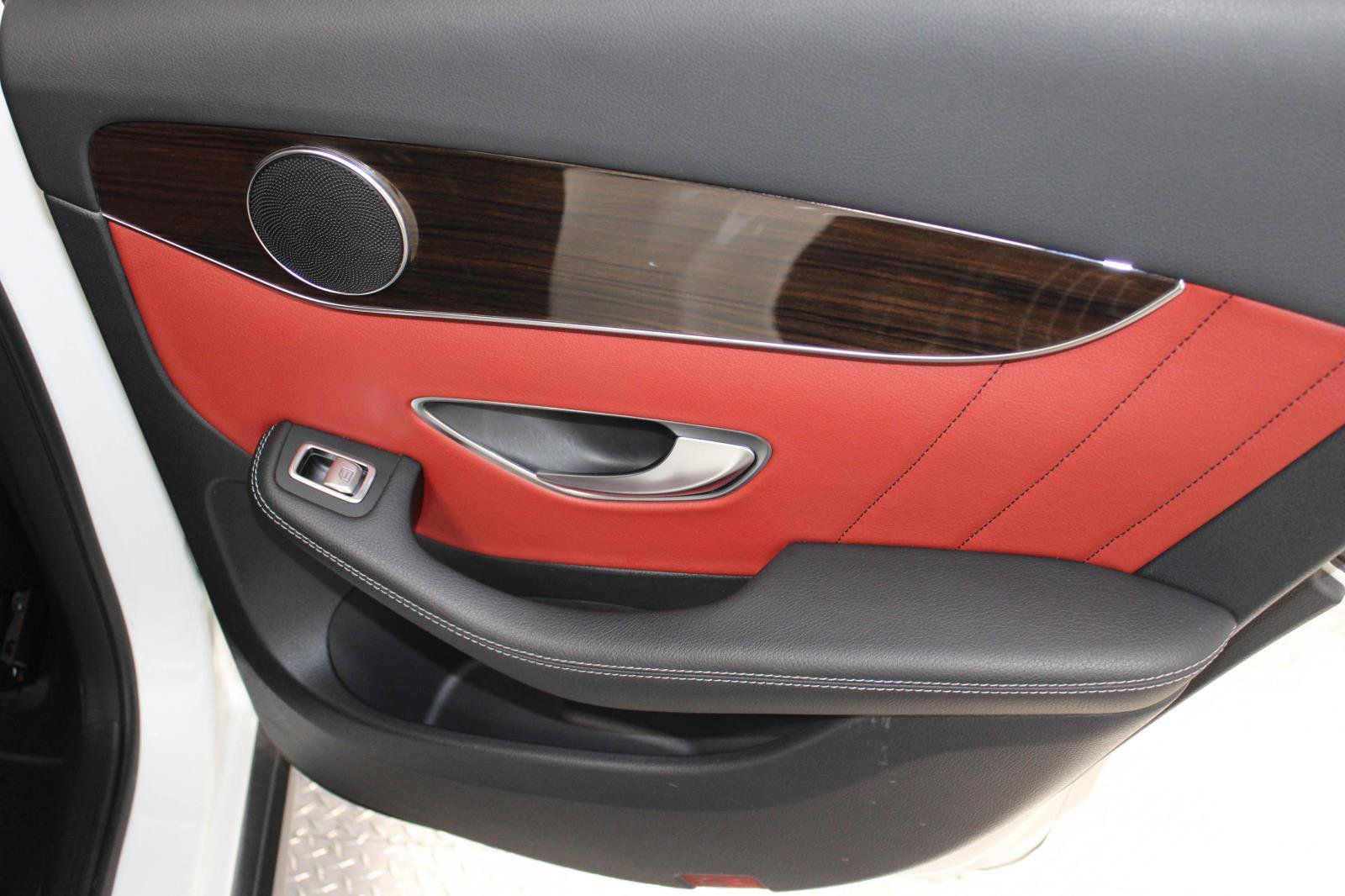 Used 2022 Mercedes-Benz GLC 300 4MATIC image 23