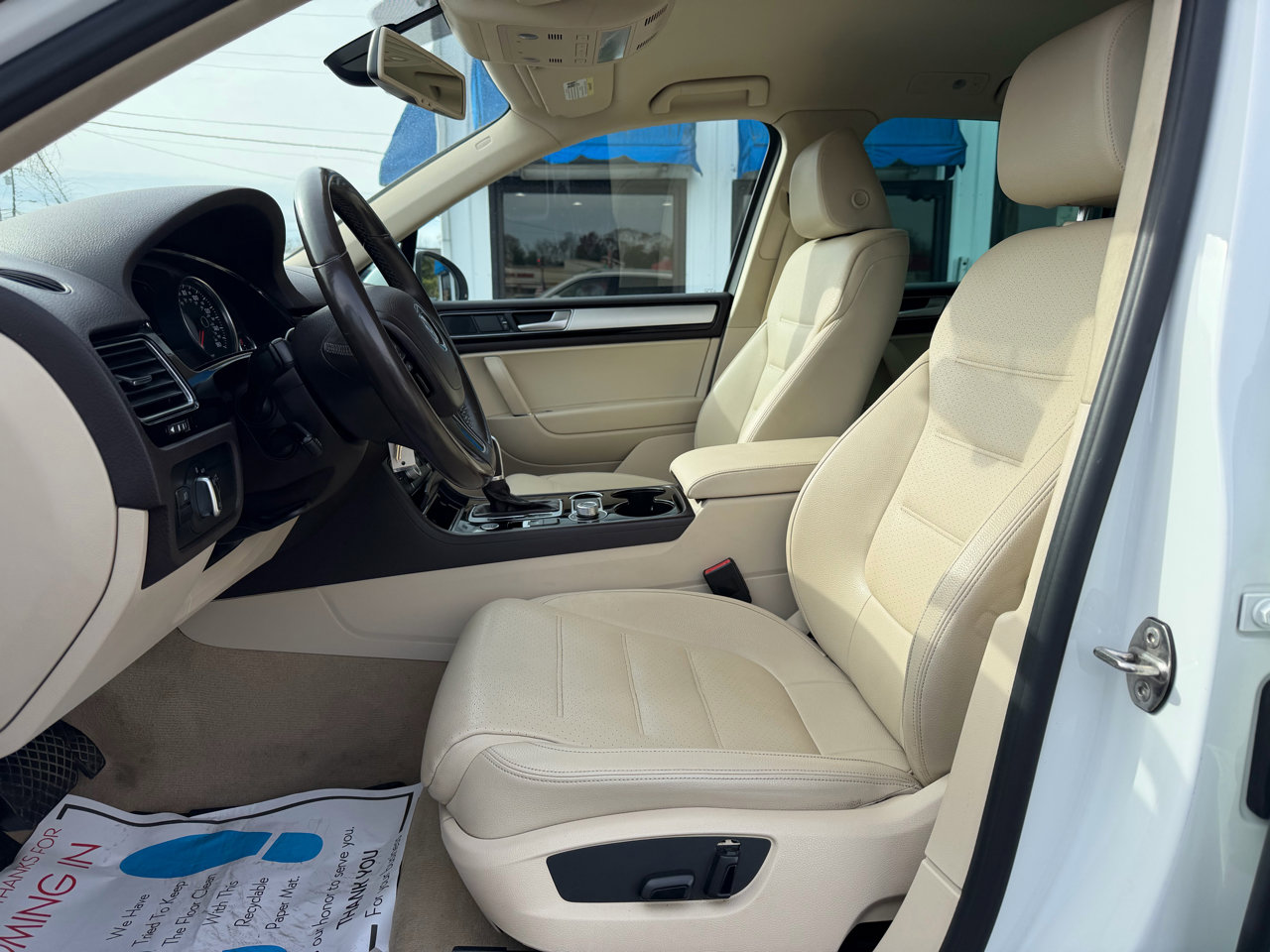 Used 2016 Volkswagen Touareg Sport image 11