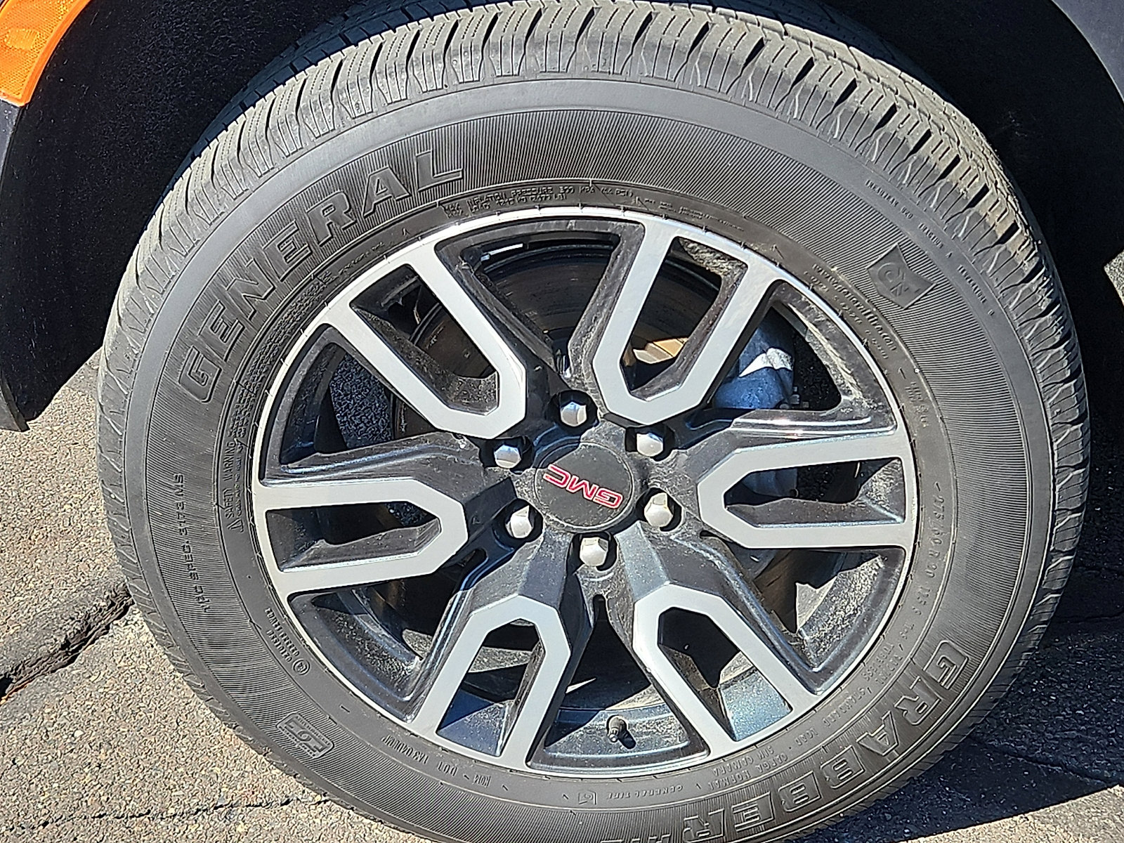 Used 2022 GMC Yukon AT4 image 8