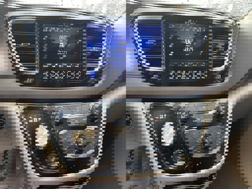 Used 2017 Chrysler Pacifica Touring image 13