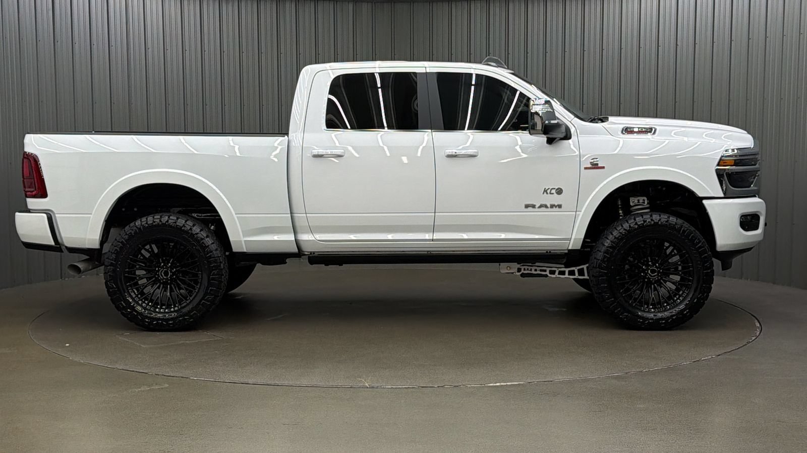 Used 2025 RAM 2500 Limited AWD/4WD image 6