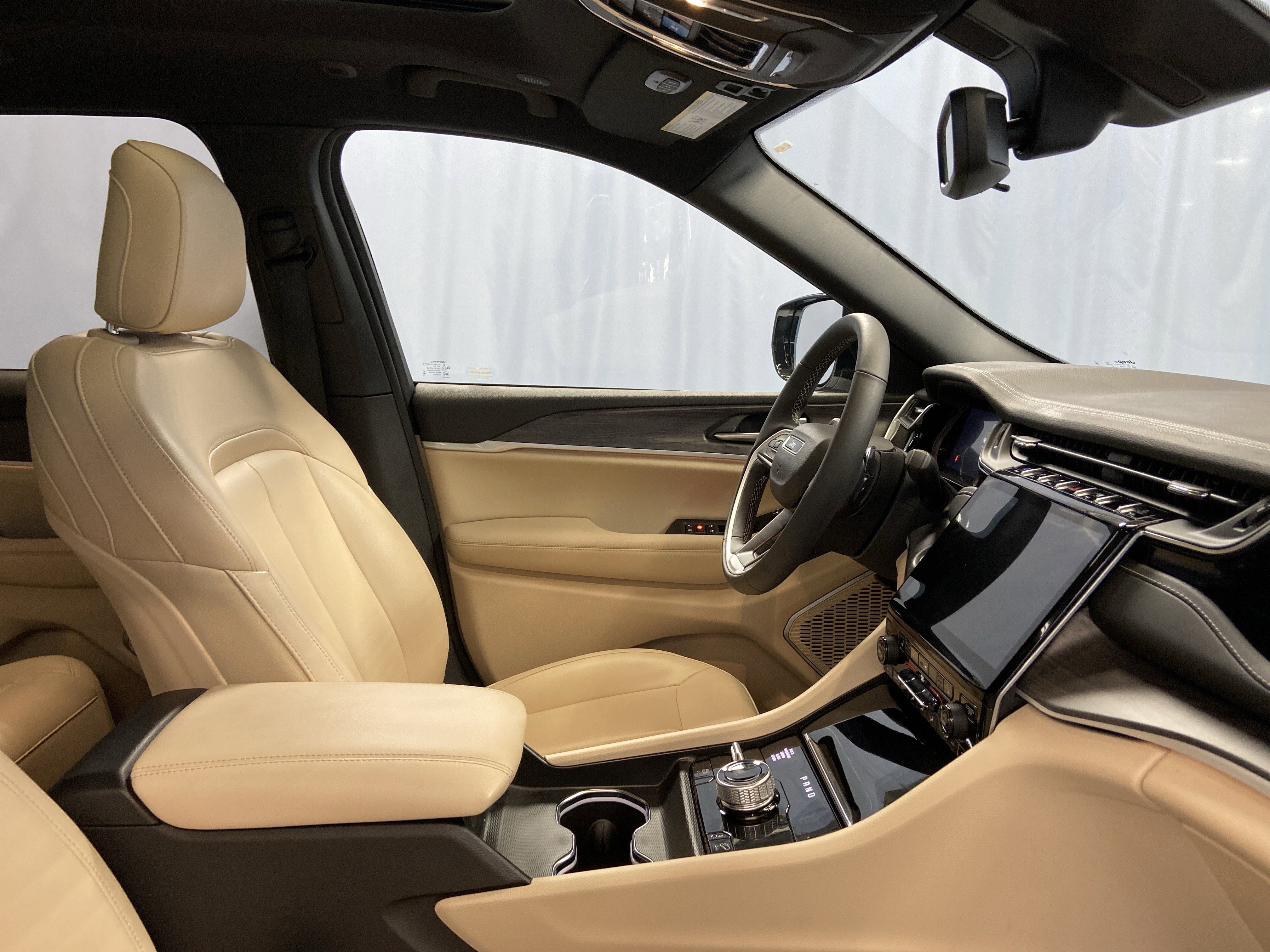 Used 2023 Jeep Grand Cherokee 4WD 4xe image 46